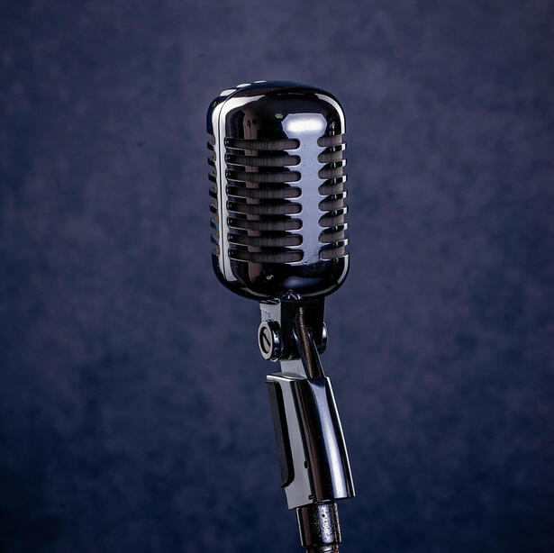 Voces profesionales certificadas Foto de Marcelo Verfe: https://www.pexels.com/es-es/foto/29547554/